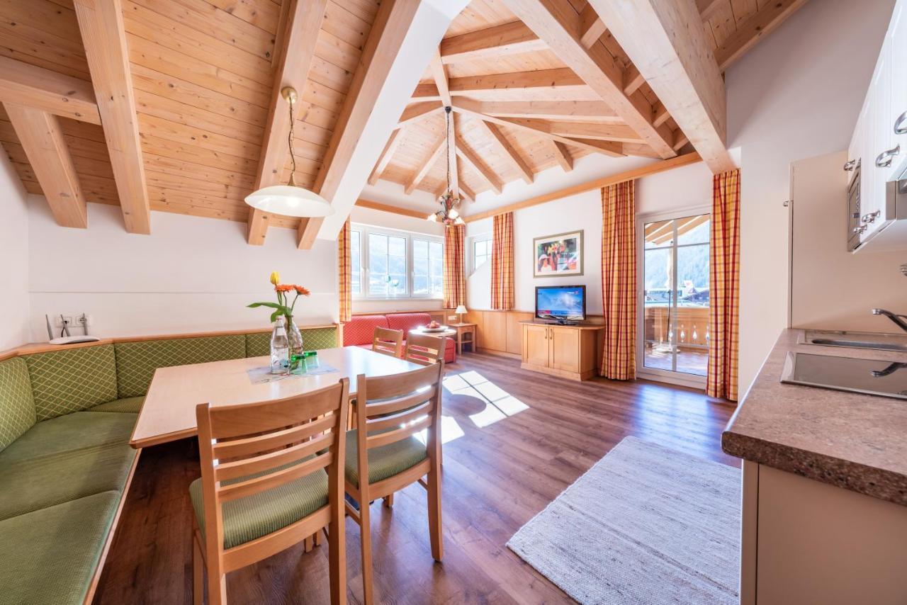 Apparthotel Sonnenhof Mayrhofen Buitenkant foto