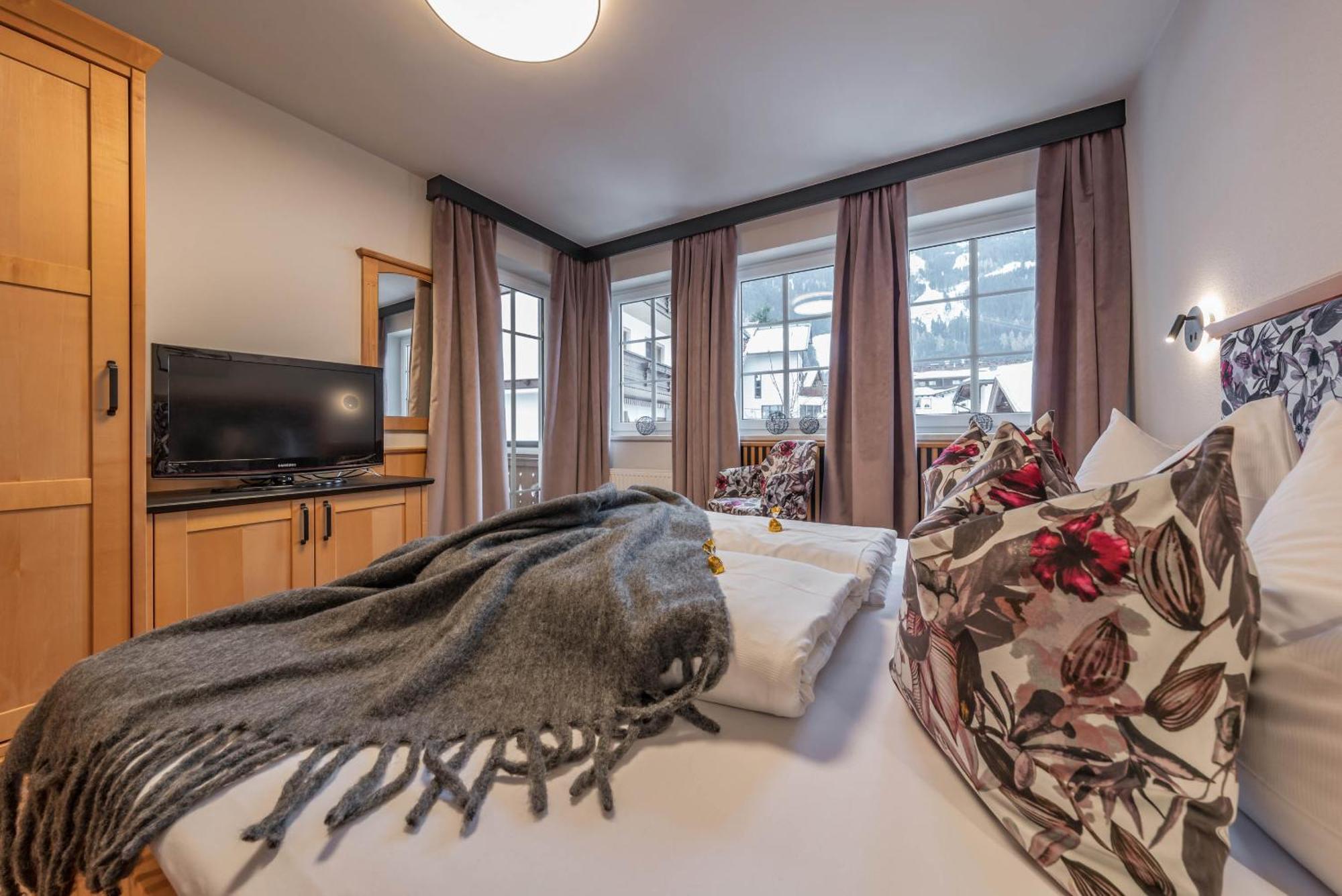 Apparthotel Sonnenhof Mayrhofen Buitenkant foto