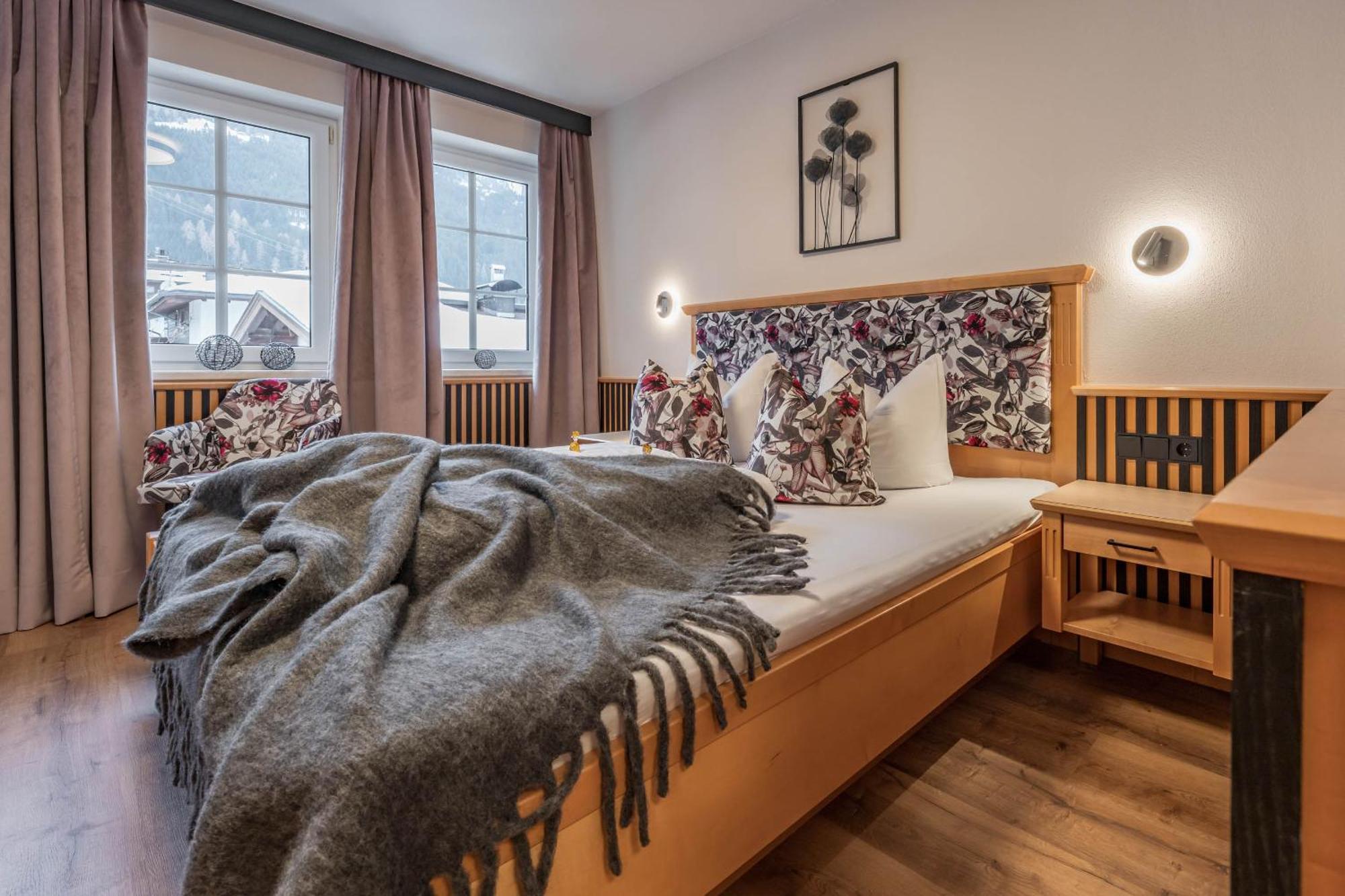 Apparthotel Sonnenhof Mayrhofen Buitenkant foto
